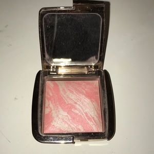 Hourglass blush